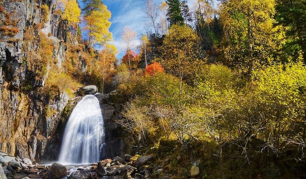 Водопад Корбу осенью